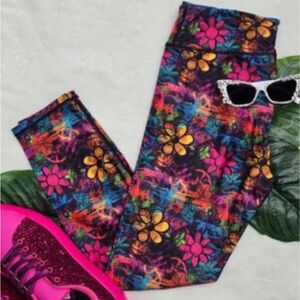 ✨NWT Stylish BUTTER SOFT CLOUD FLEX Colorful Graffiti Patterned Leggings